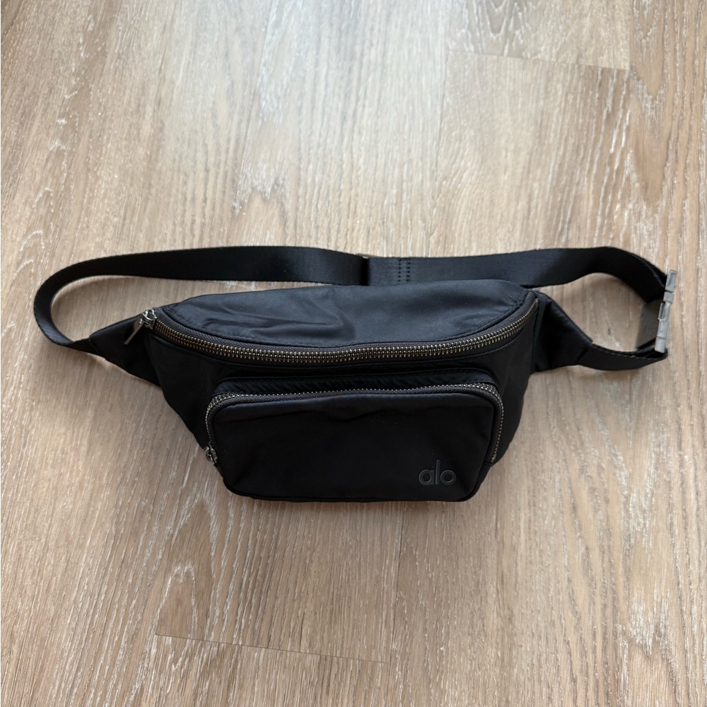 ALO Yoga Black Belt Bag
